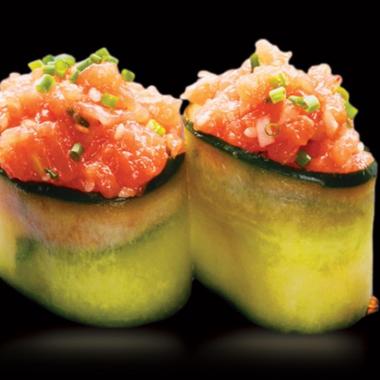 Salmon tartare gunkan