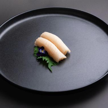 Hamachi nigiri
